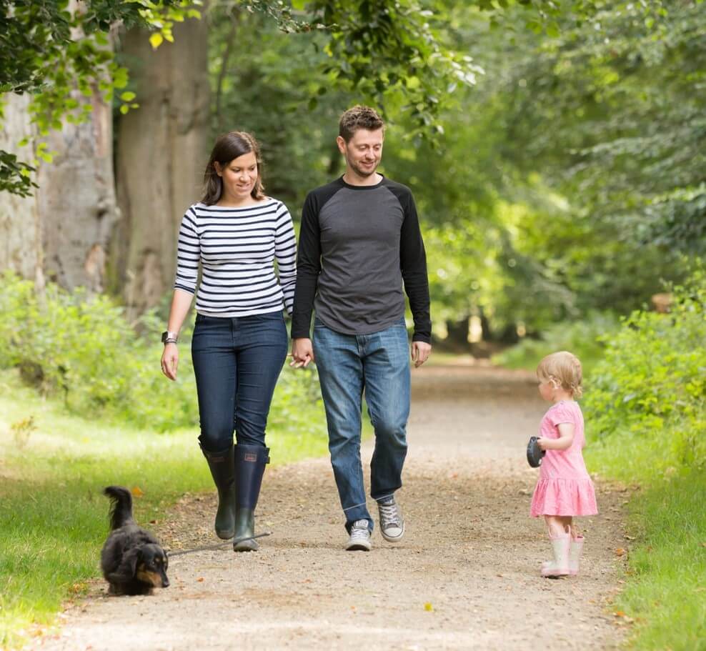 the-dadventurer-family-walking-in-woods