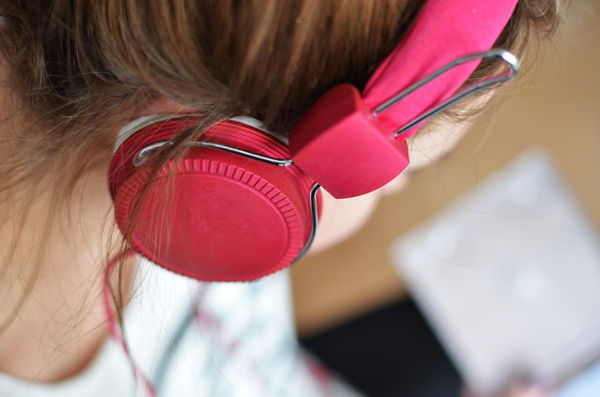 person-child-music-pink-best-headphones