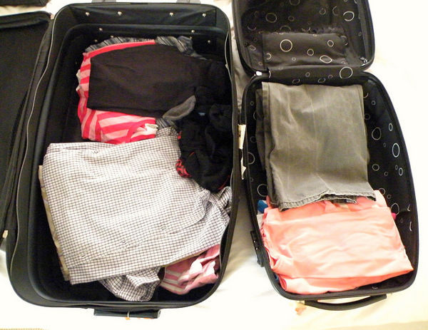 folded clothes packing suitcase method