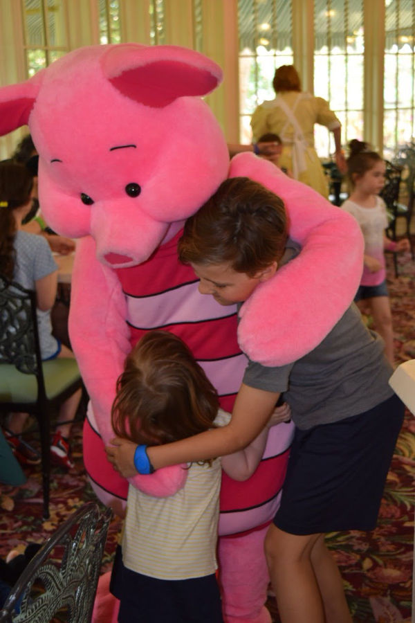 Piglet Disney character dining crystal palace